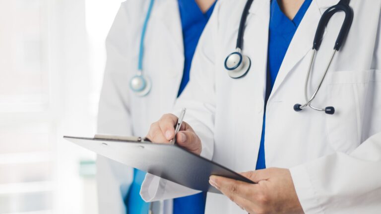 Ejemplos de indemnización por negligencia médica