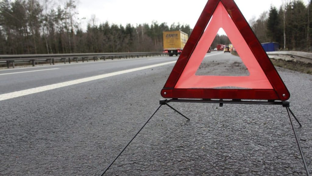 Cómo señalizar avería o accidente con el triángulo